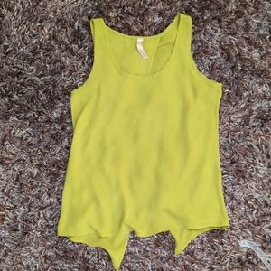 Jolie sleeveless green blouse